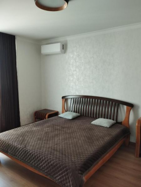 VIP квартира ЖК Київ Скай Рівненська, 4